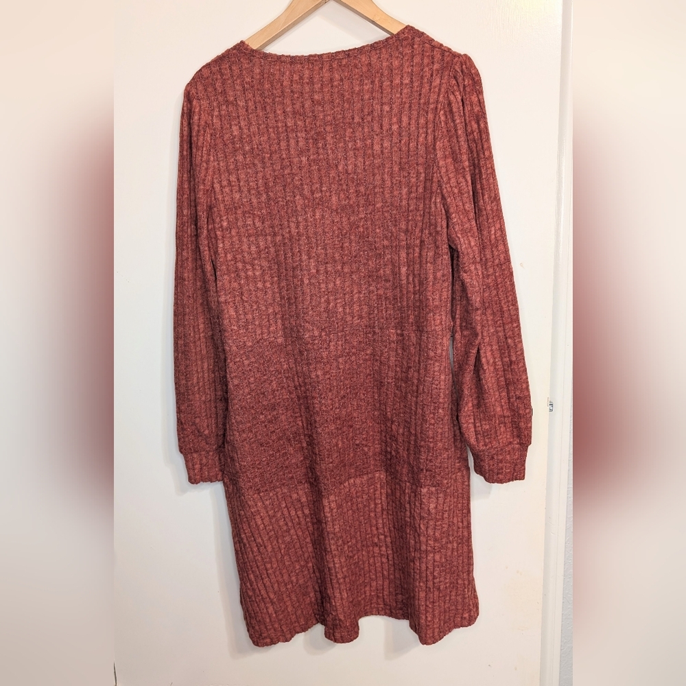 Women's Textured Rust Dress With Pockets - Picture 2 of 3